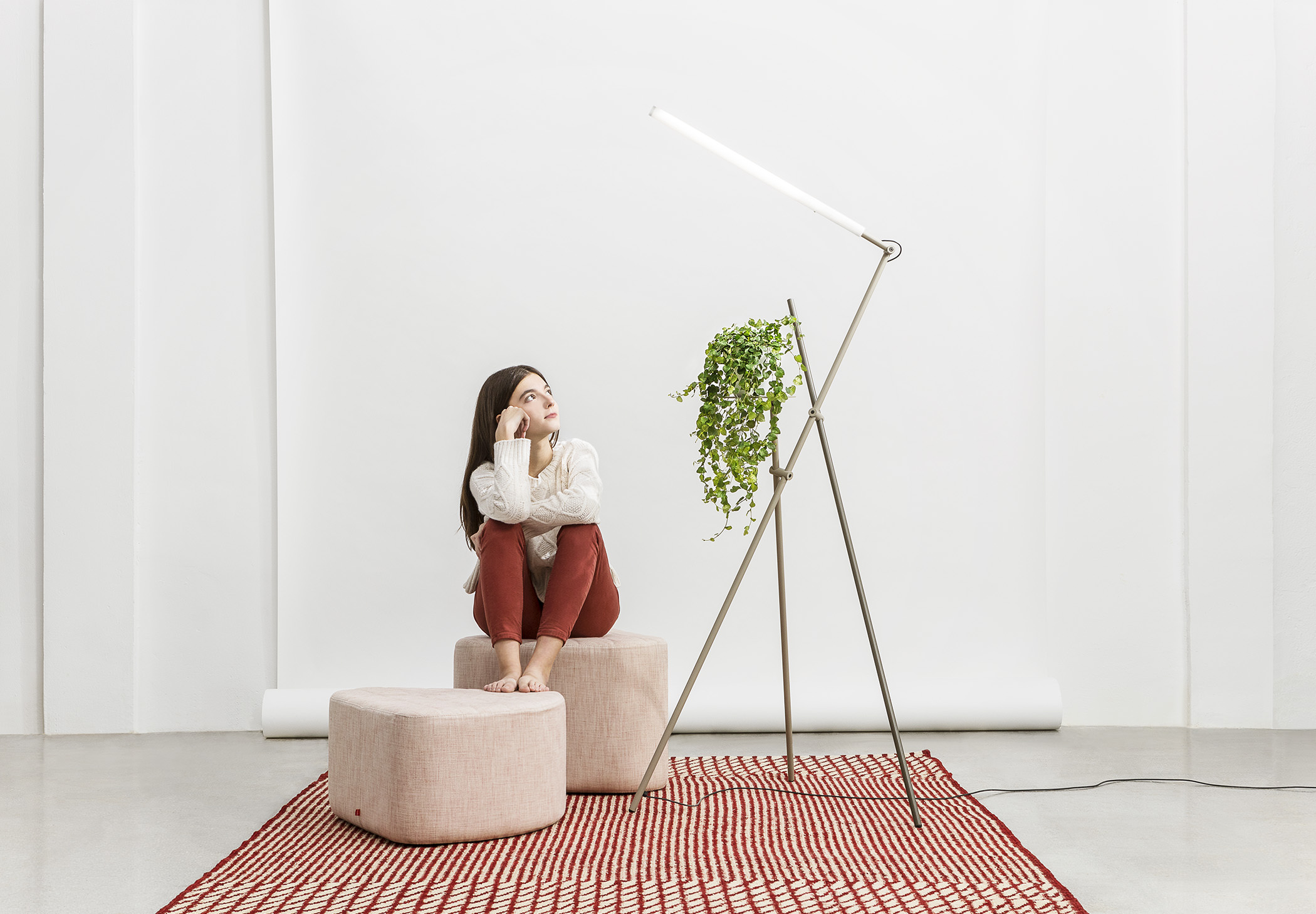 Asana P 3768 Floor Lamp Estiluz Image Ambient 02