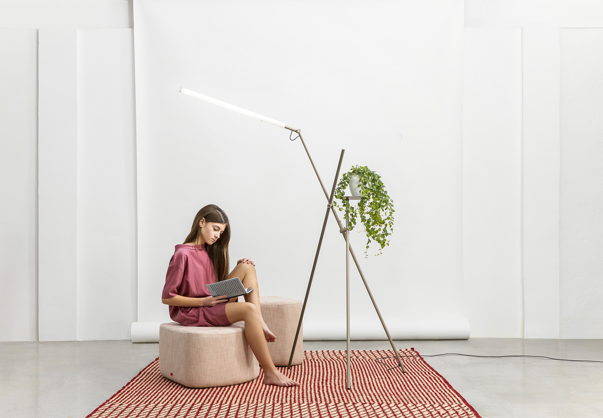 Asana P 3768 Floor Lamp Estiluz Image Ambient 07